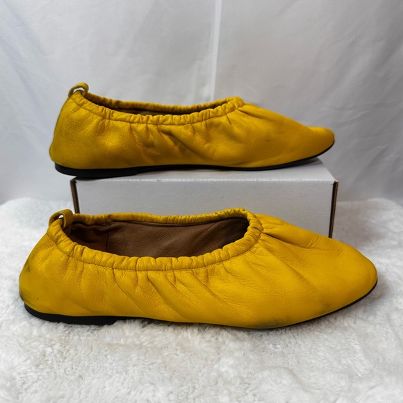 Everlane Yellow Flats 🍋 - Picture 3 of 9